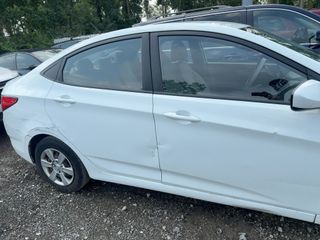 2016 Hyundai Accent SE - Primary Damage Right Image